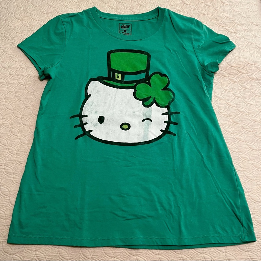 Old Navy Hello Kitty Leprechaun St. Patrick’s Day Holiday T-Shirt (size Large)